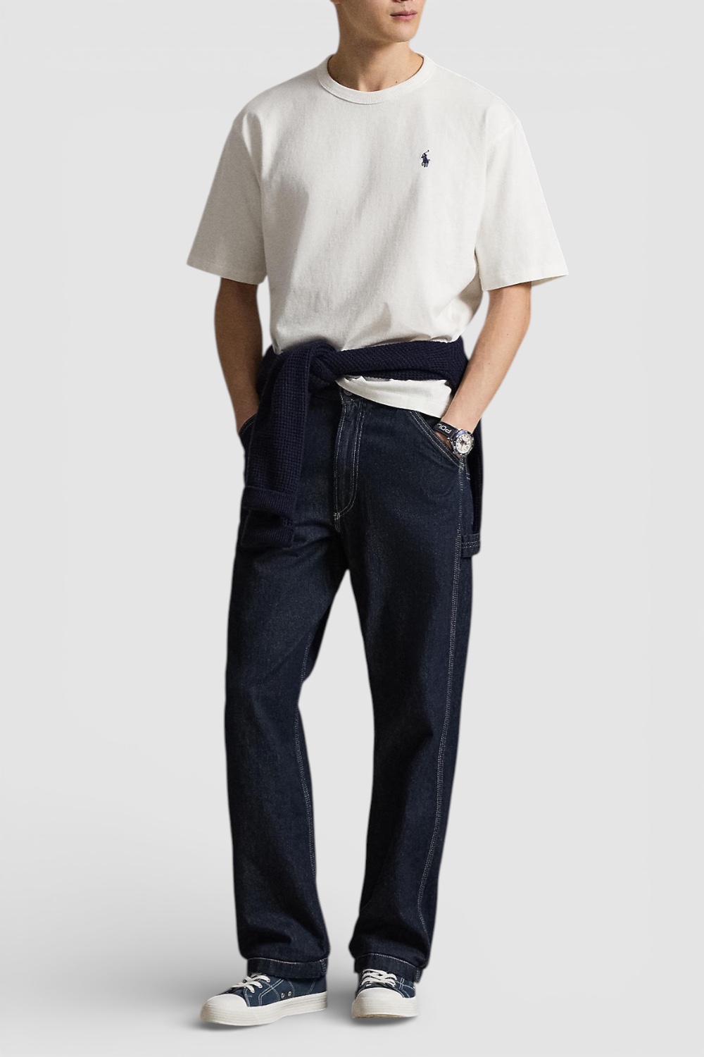 תמונת כל הלוק של חולצת טי